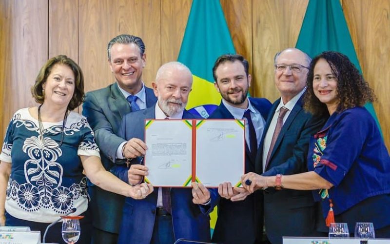 Um plano financeiro elaborado pelo governo brasileiro: Amenizar e salvaguardar as empresas, e exportadoras do Brasil aos EUA.